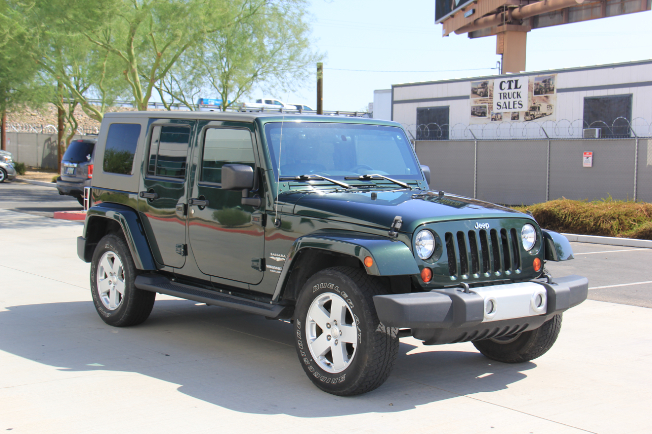 2010 Jeep Wrangler Unlimited Sahara photo 2