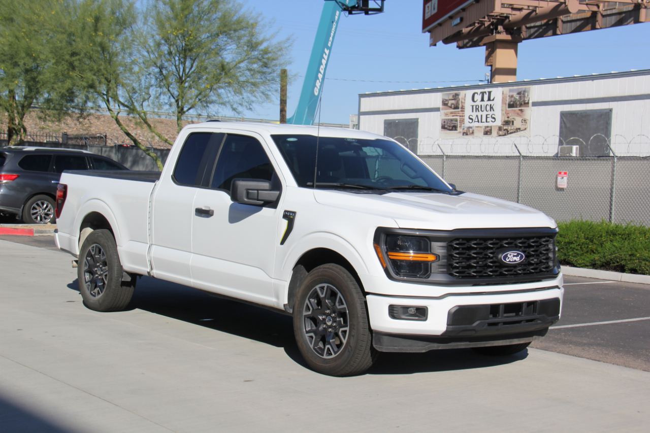 Ford F-150 STX SuperCab 2WD 2024