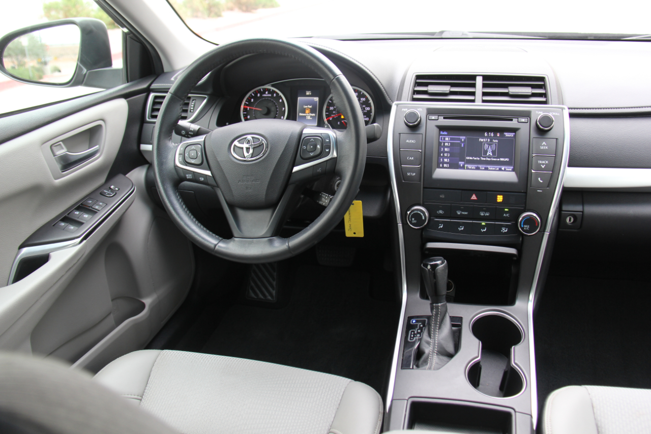 Toyota Camry SE 2017