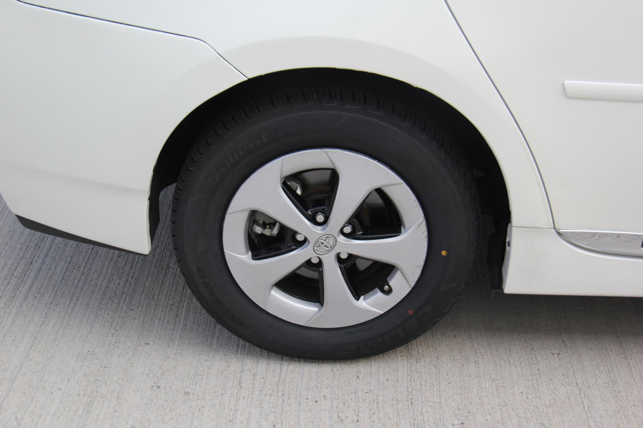 Toyota Prius One 2015