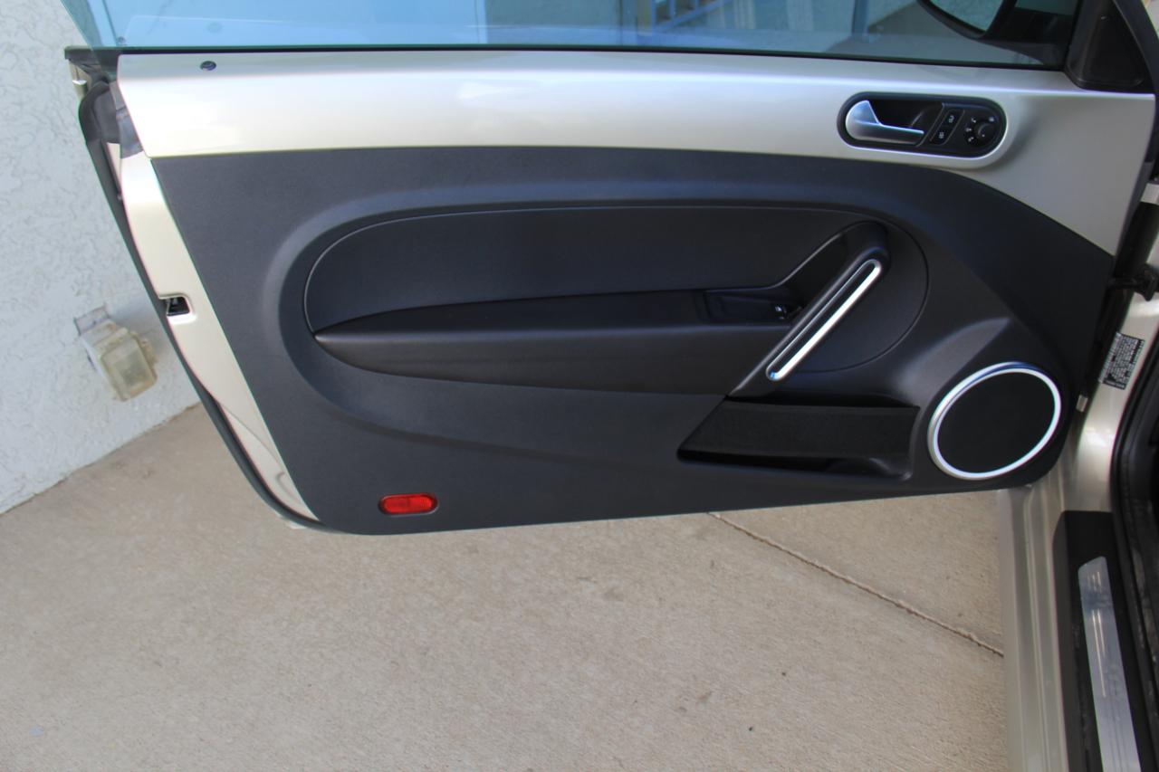 Volkswagen Beetle  2012