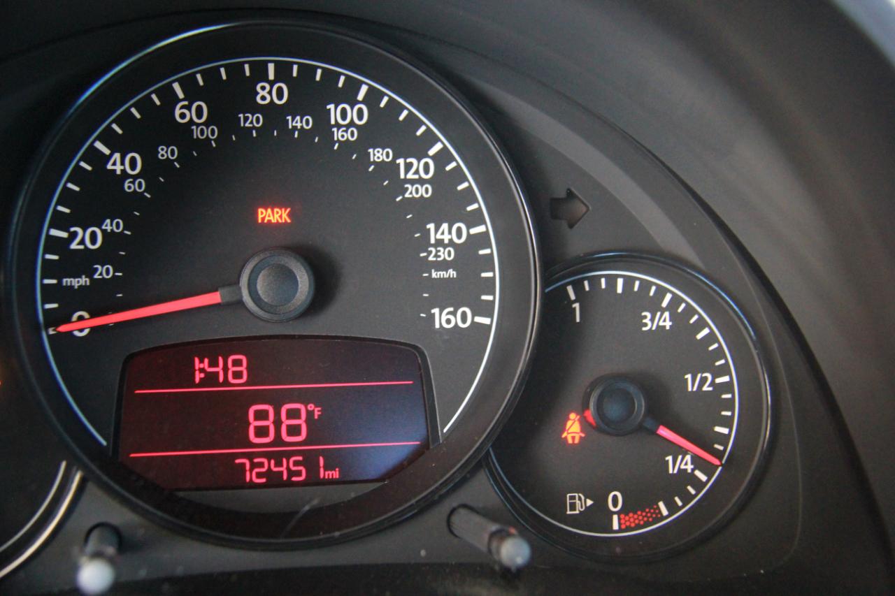 Volkswagen Beetle  2012