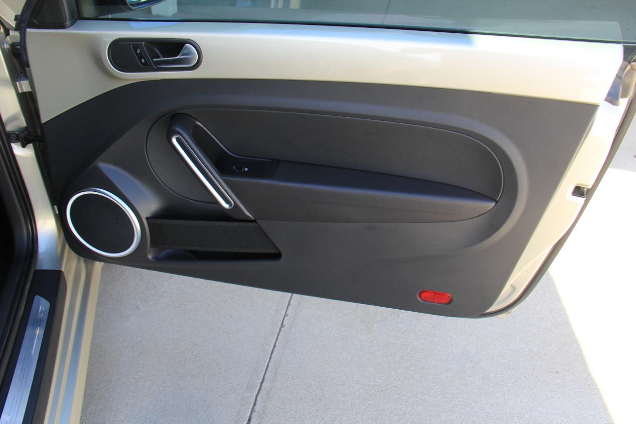 Volkswagen Beetle  2012