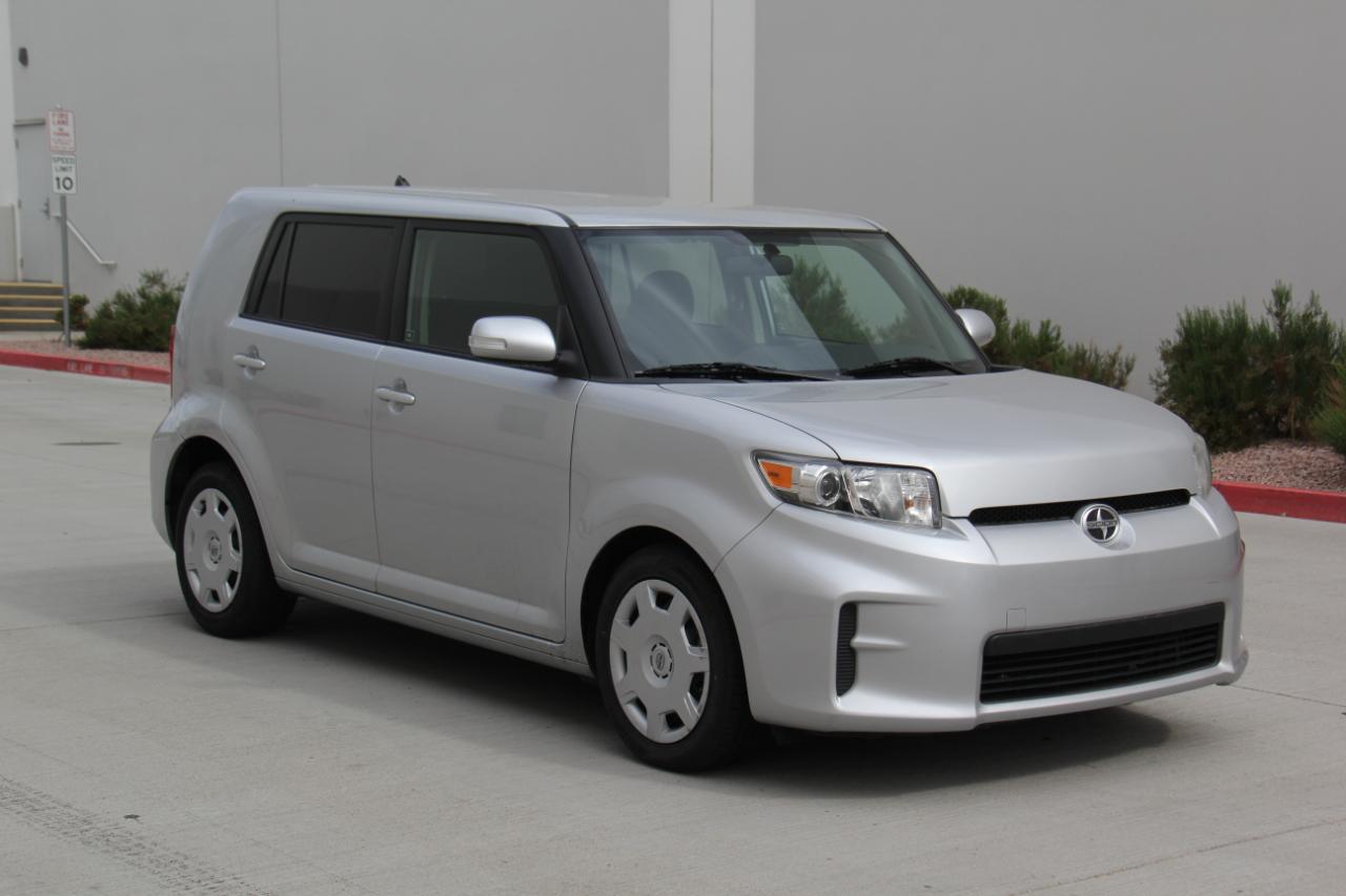 Scion xB 5-Door Wagon 4-Spd AT 2012