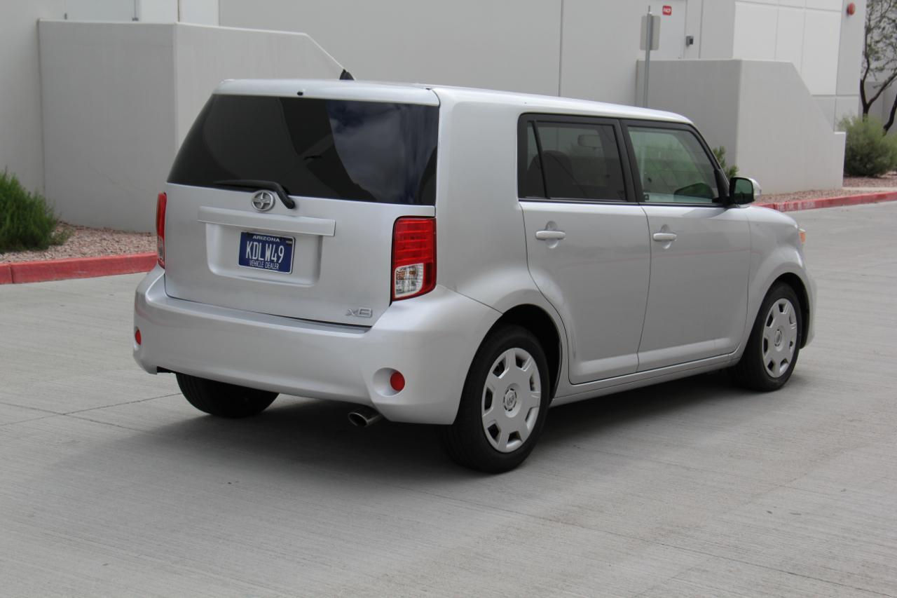 Scion xB 5-Door Wagon 4-Spd AT 2012