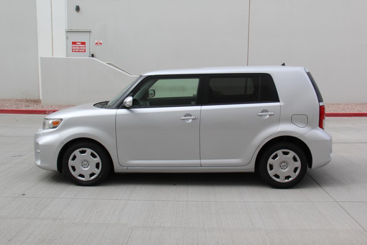Scion xB 5-Door Wagon 4-Spd AT 2012