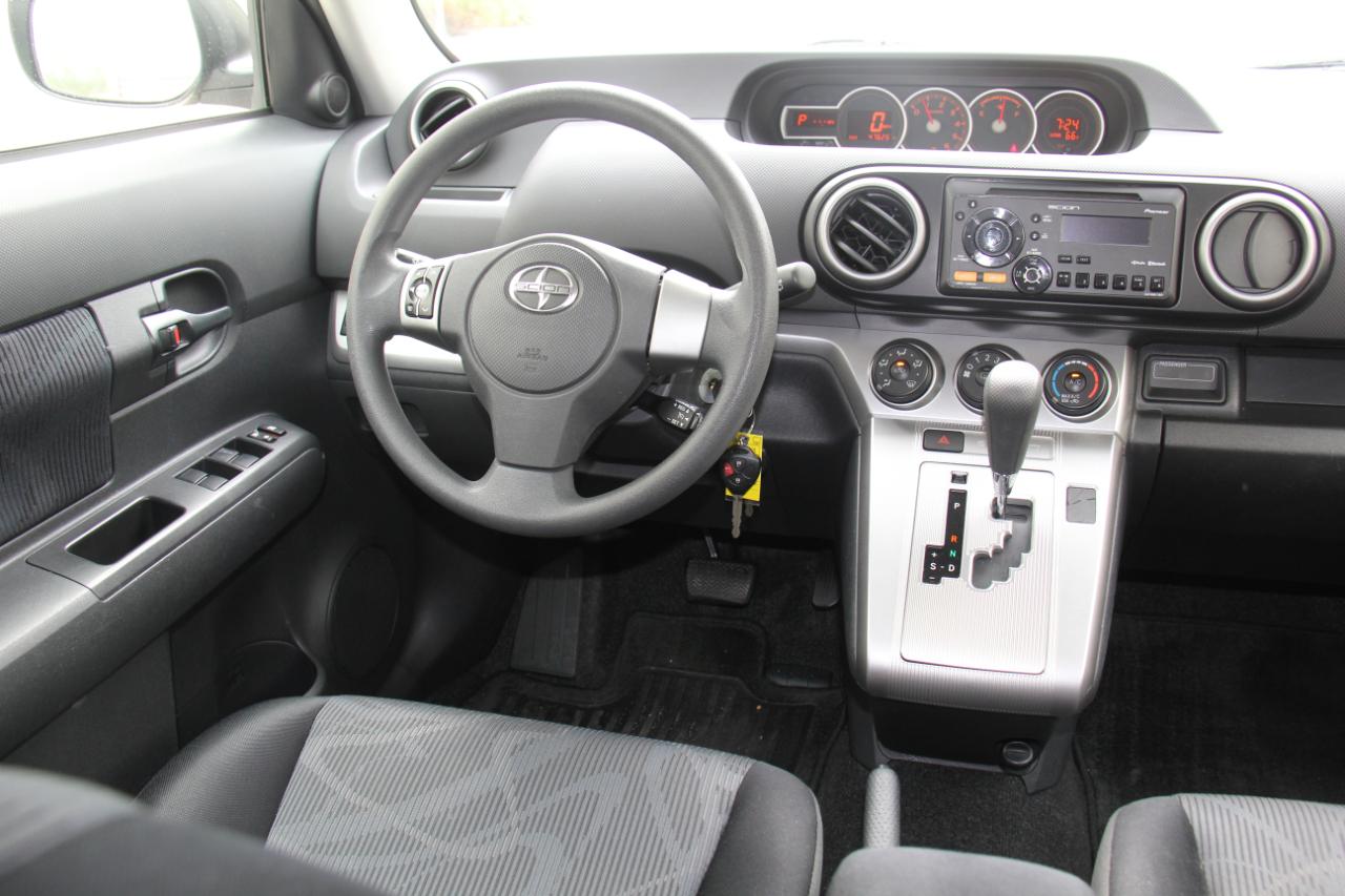 Scion xB 5-Door Wagon 4-Spd AT 2012
