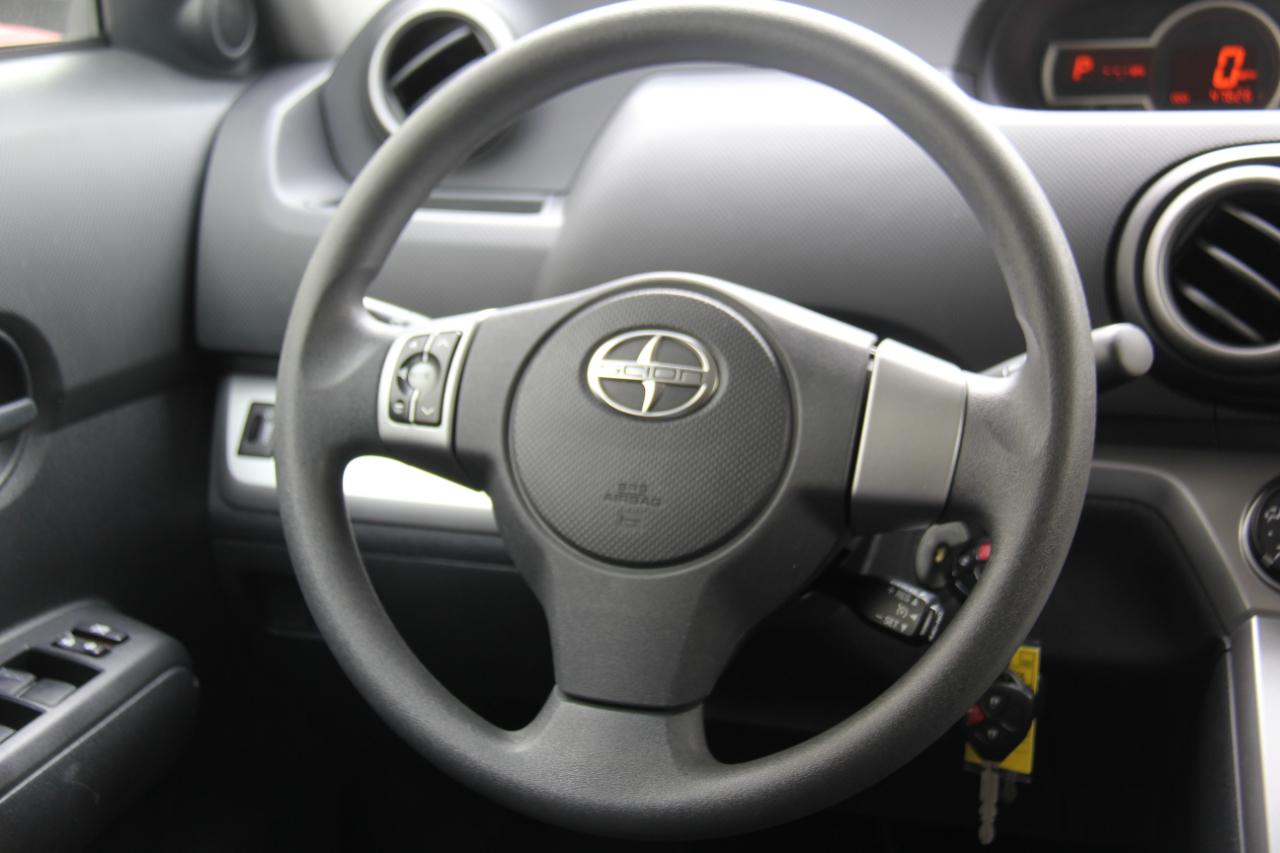 Scion xB 5-Door Wagon 4-Spd AT 2012