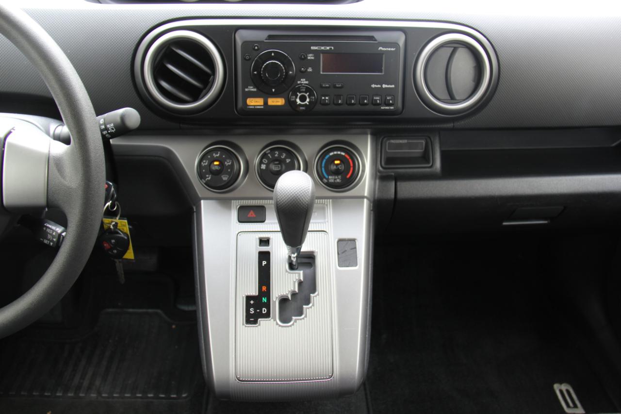 Scion xB 5-Door Wagon 4-Spd AT 2012