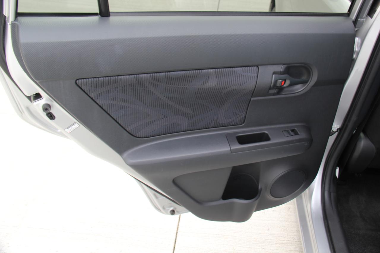 Scion xB 5-Door Wagon 4-Spd AT 2012