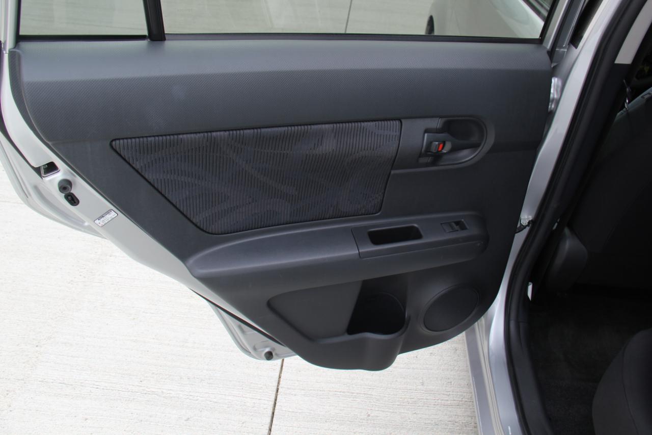 Scion xB 5-Door Wagon 4-Spd AT 2012
