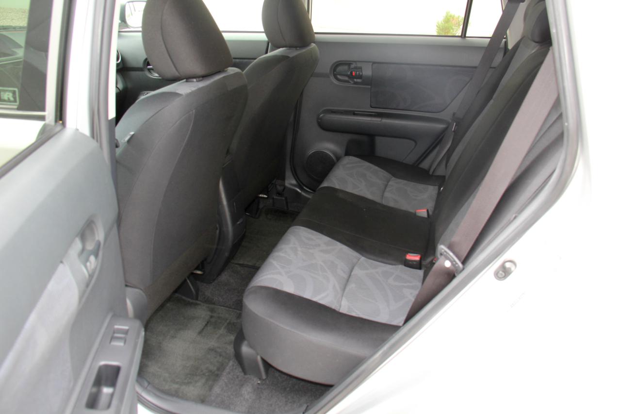 Scion xB 5-Door Wagon 4-Spd AT 2012