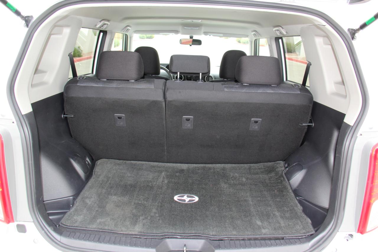 Scion xB 5-Door Wagon 4-Spd AT 2012