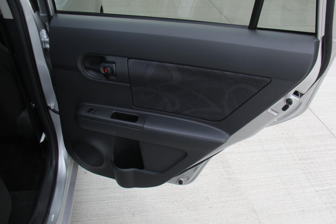 Scion xB 5-Door Wagon 4-Spd AT 2012