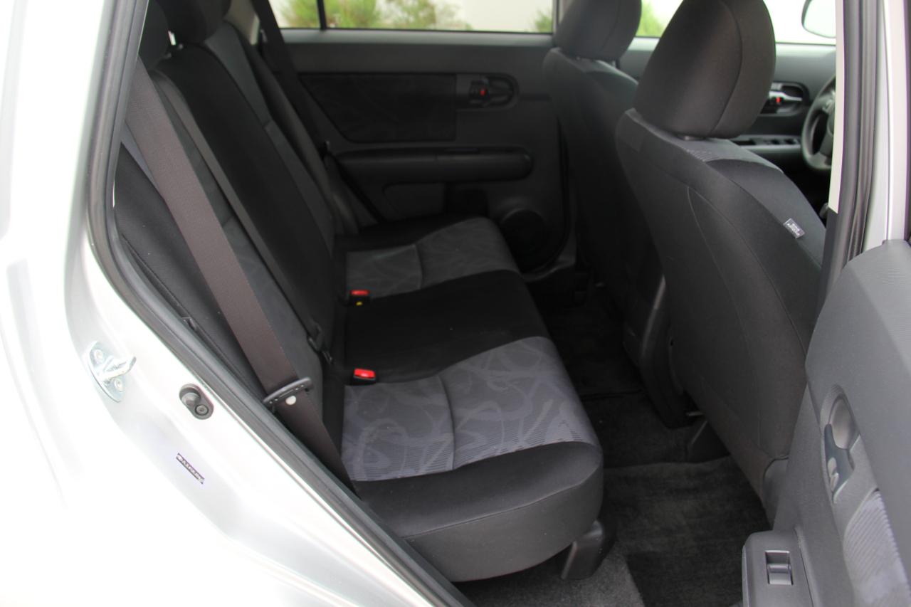 Scion xB 5-Door Wagon 4-Spd AT 2012