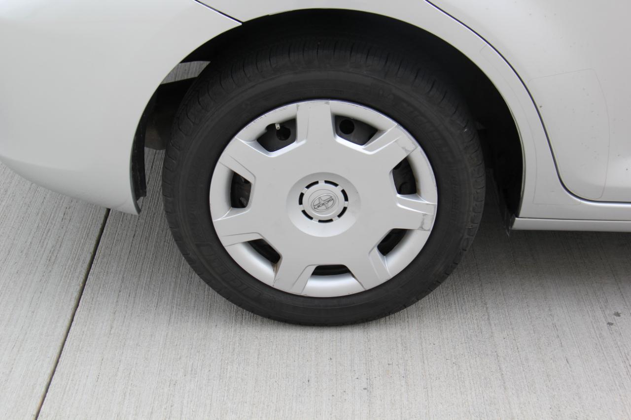 Scion xB 5-Door Wagon 4-Spd AT 2012