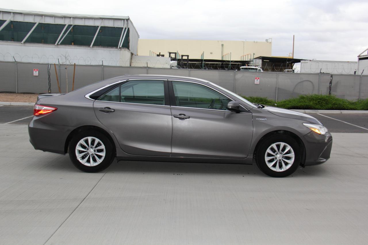 Toyota Camry Hybrid LE 2017