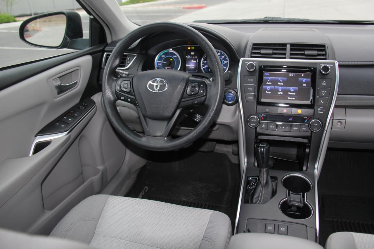 Toyota Camry Hybrid LE 2017