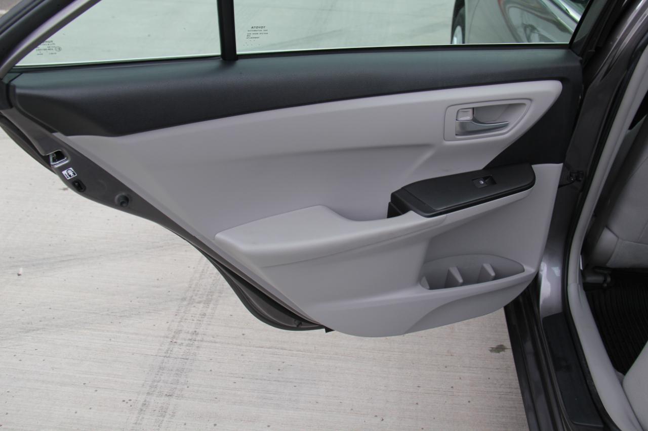 Toyota Camry Hybrid LE 2017