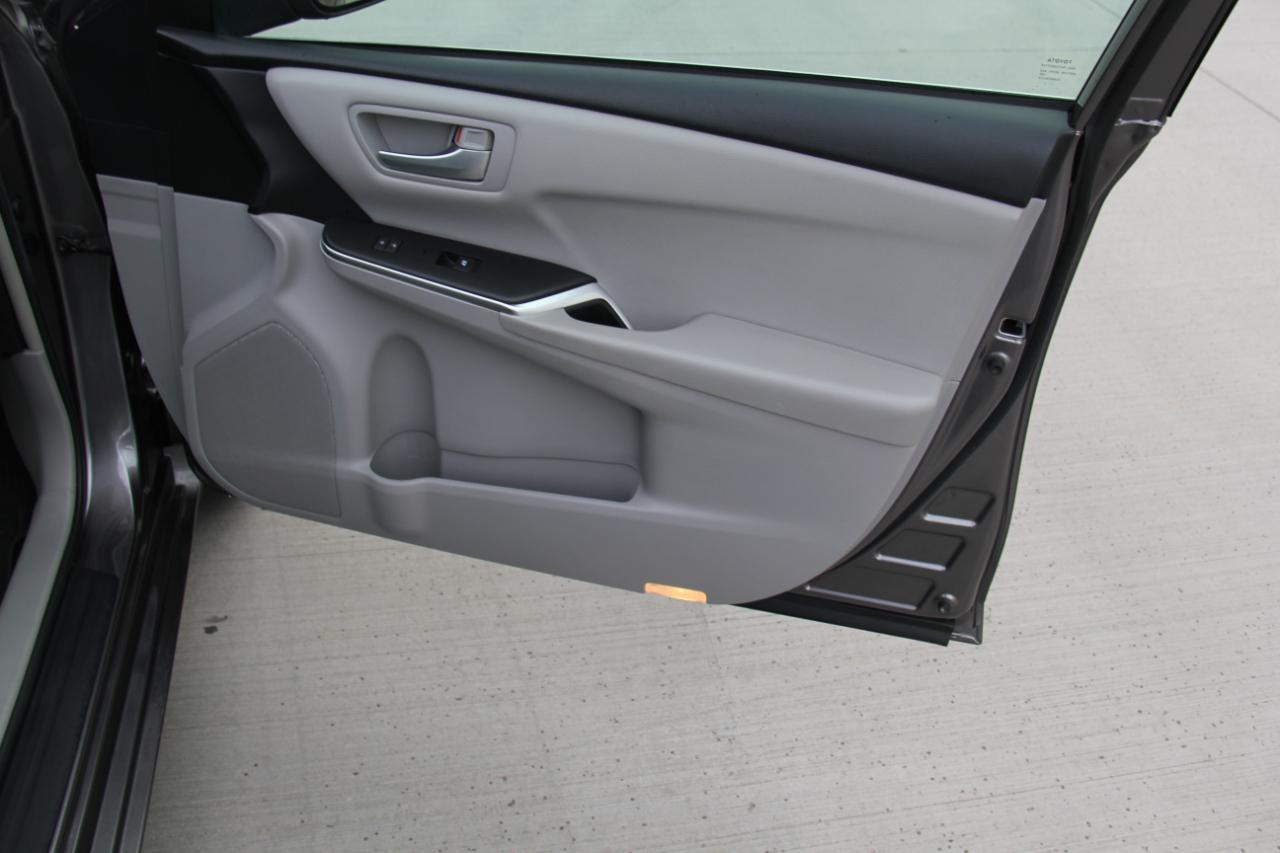 Toyota Camry Hybrid LE 2017