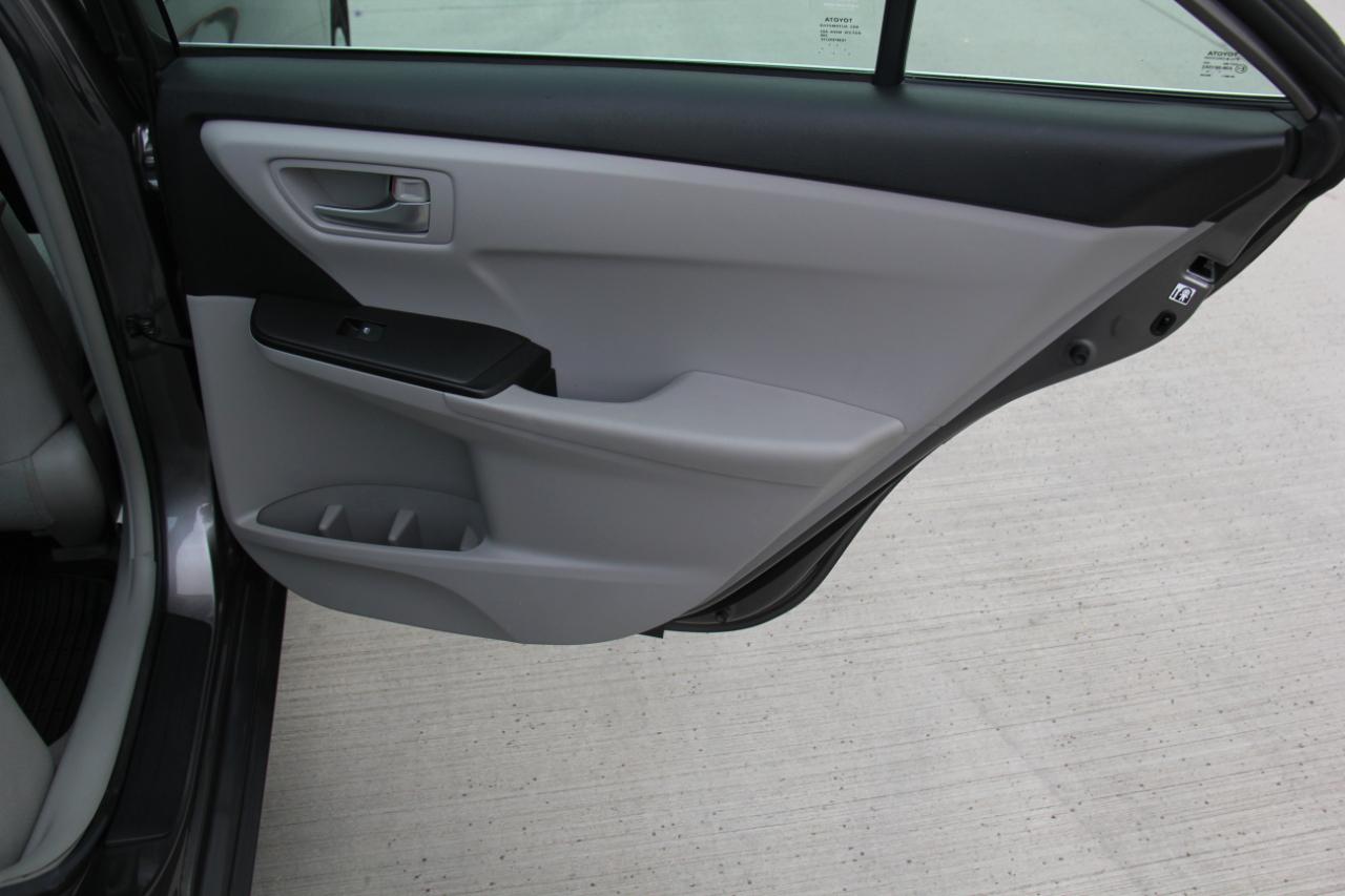 Toyota Camry Hybrid LE 2017