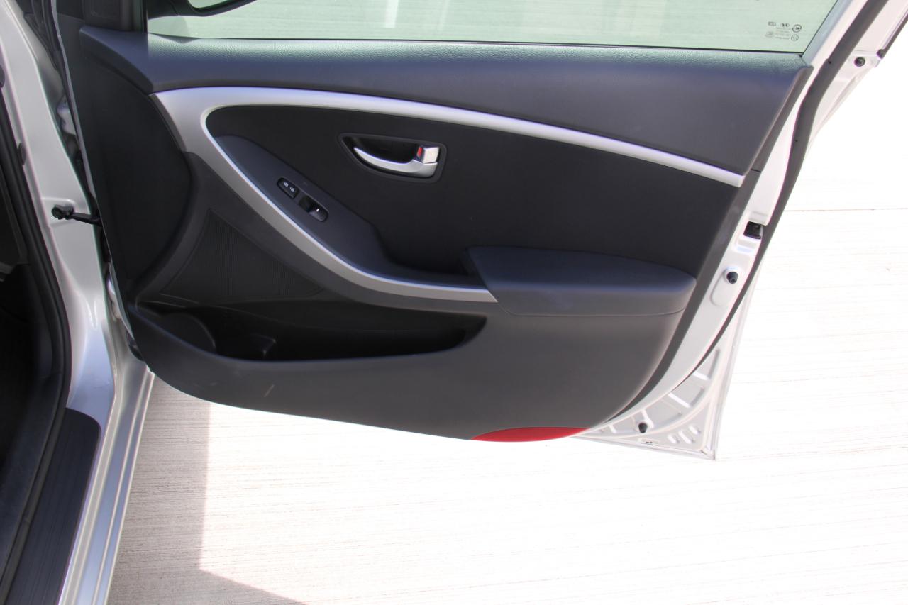 Hyundai Elantra GT Base 2013