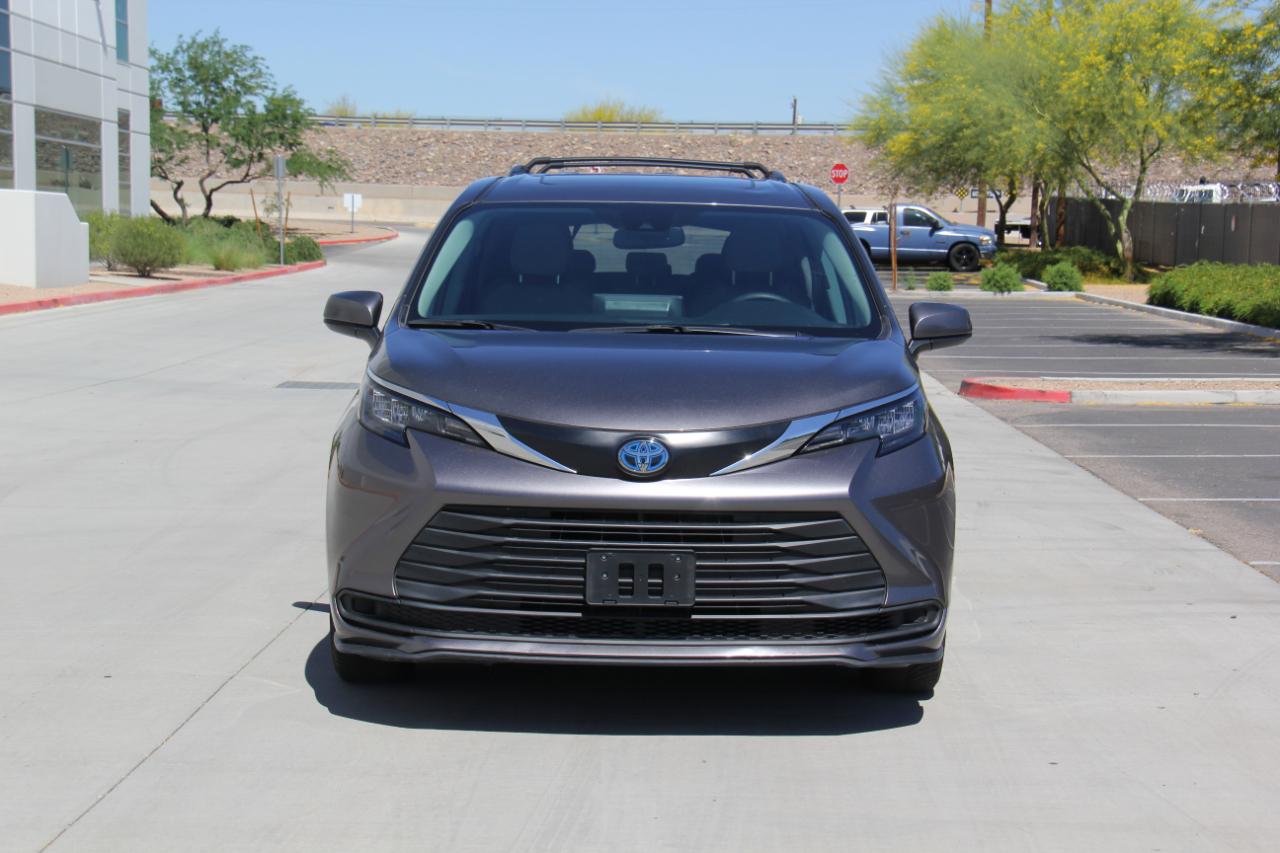Toyota Sienna LE 8-Passenger 2024