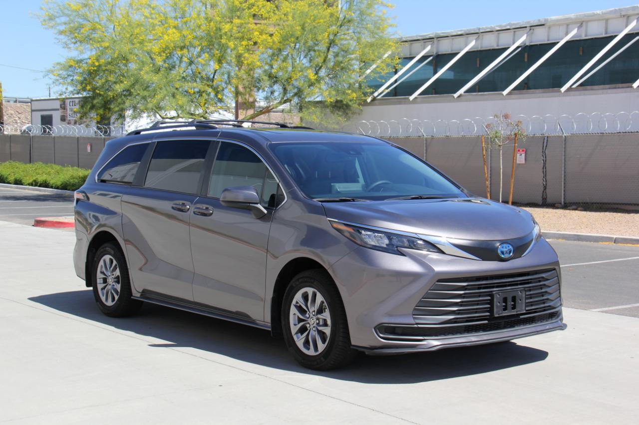 Toyota Sienna LE 8-Passenger 2024