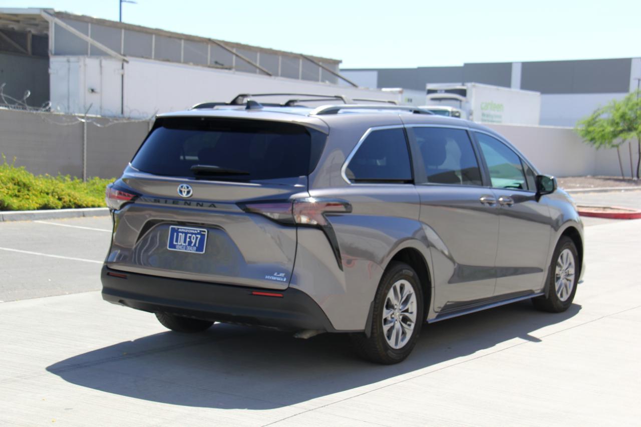 Toyota Sienna LE 8-Passenger 2024