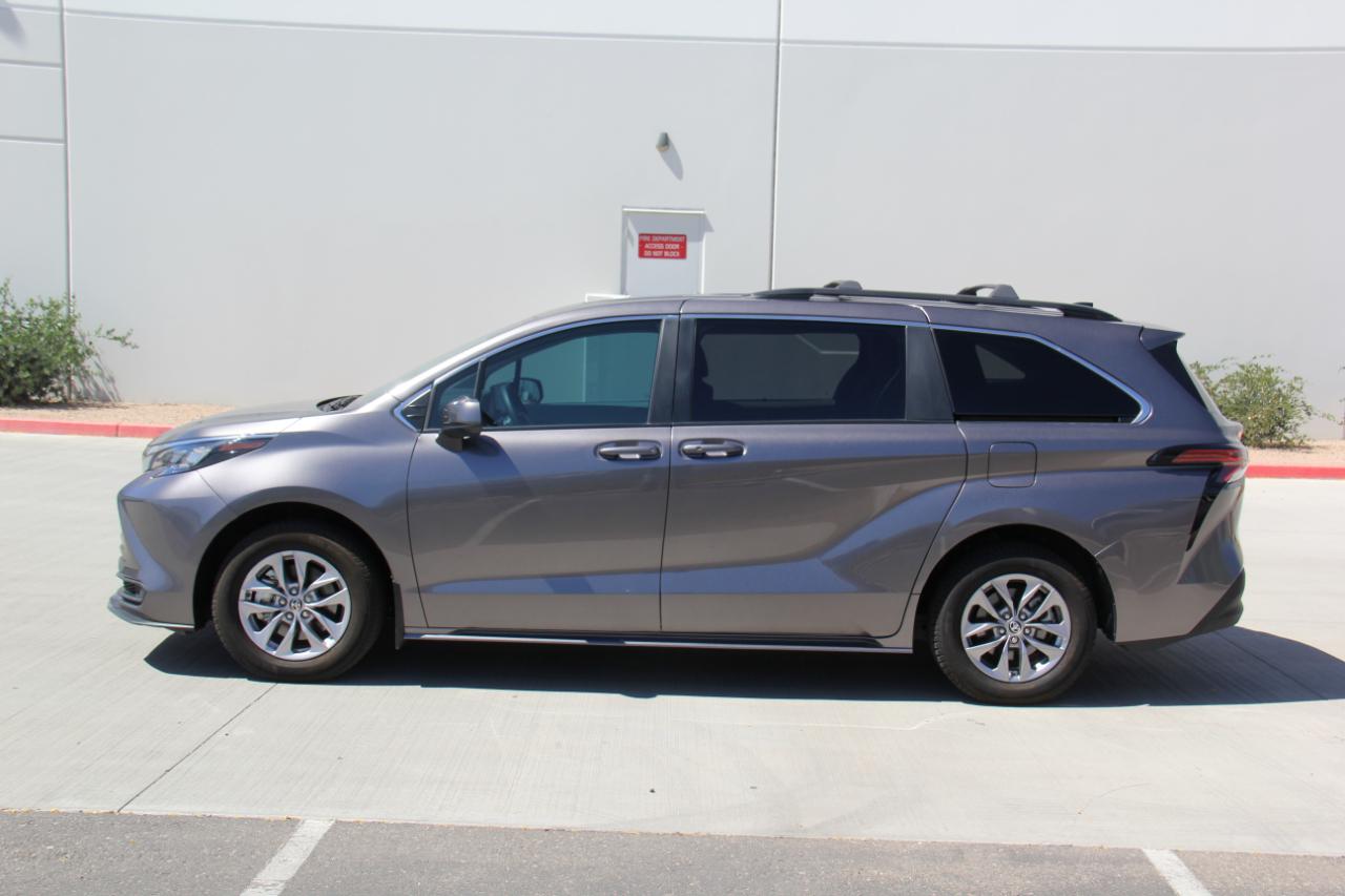 Toyota Sienna LE 8-Passenger 2024