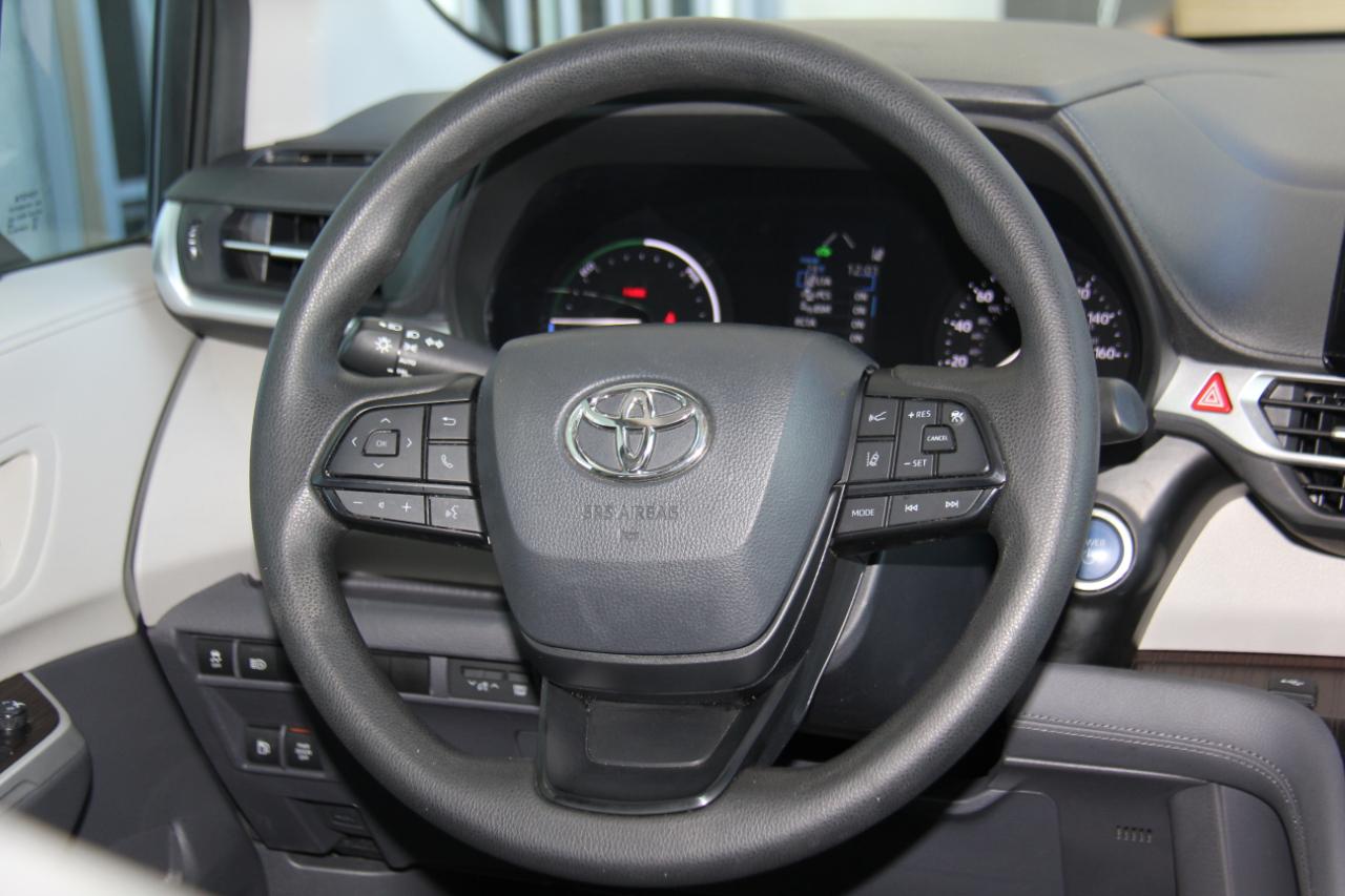 Toyota Sienna LE 8-Passenger 2024