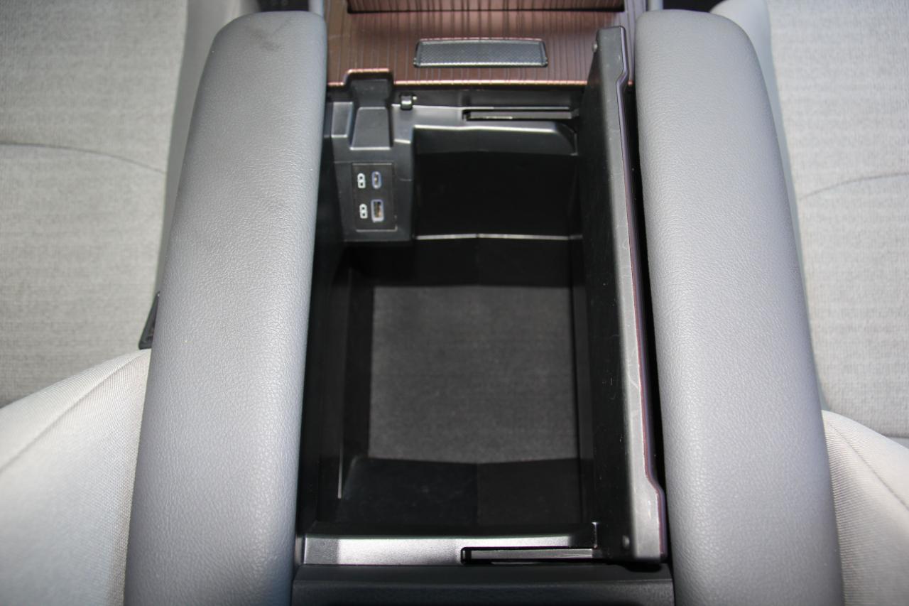 Toyota Sienna LE 8-Passenger 2024