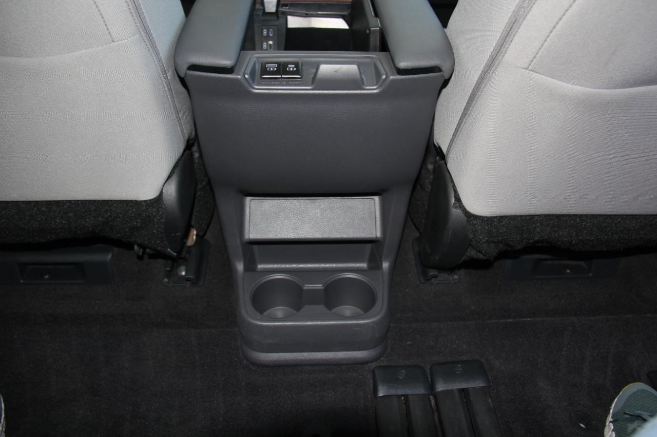 Toyota Sienna LE 8-Passenger 2024