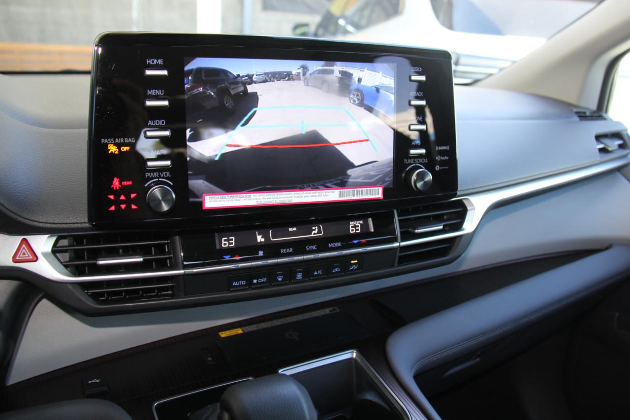 Toyota Sienna LE 8-Passenger 2024