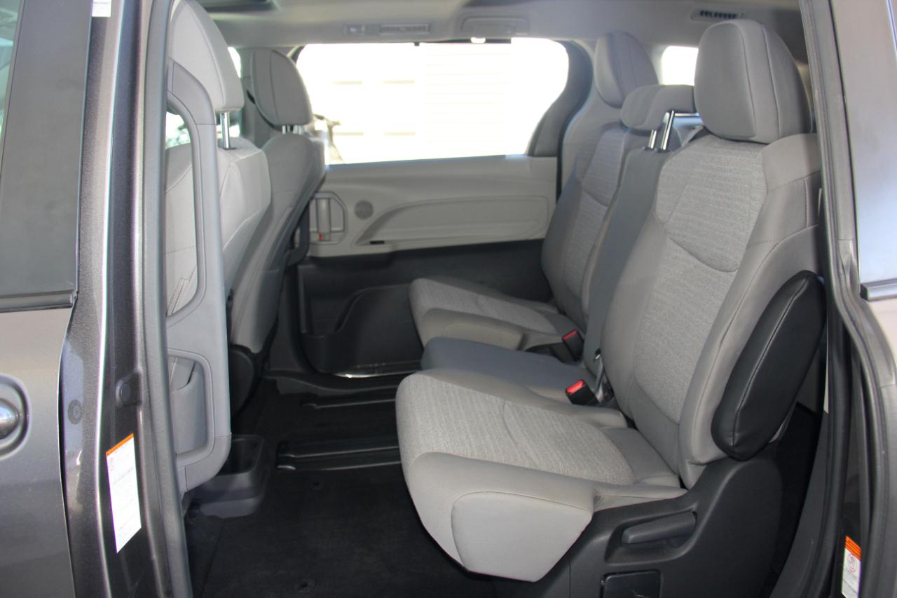 Toyota Sienna LE 8-Passenger 2024