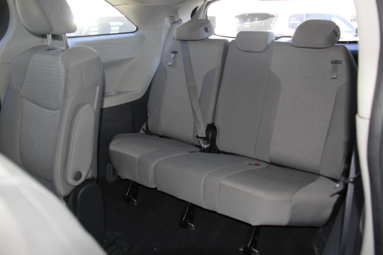 Toyota Sienna LE 8-Passenger 2024