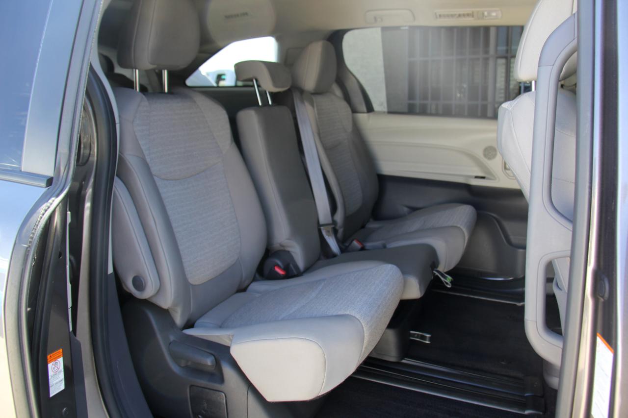 Toyota Sienna LE 8-Passenger 2024