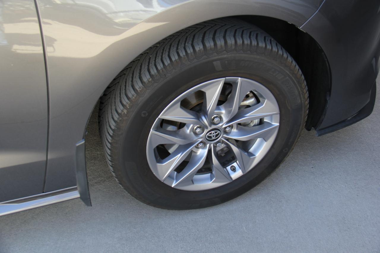 Toyota Sienna LE 8-Passenger 2024