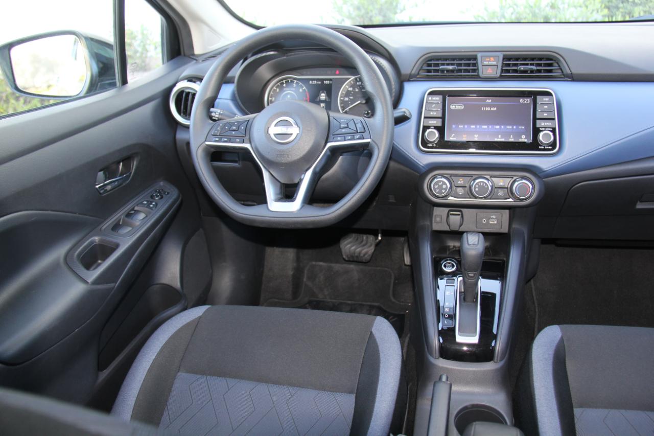 Nissan Versa SV 2025