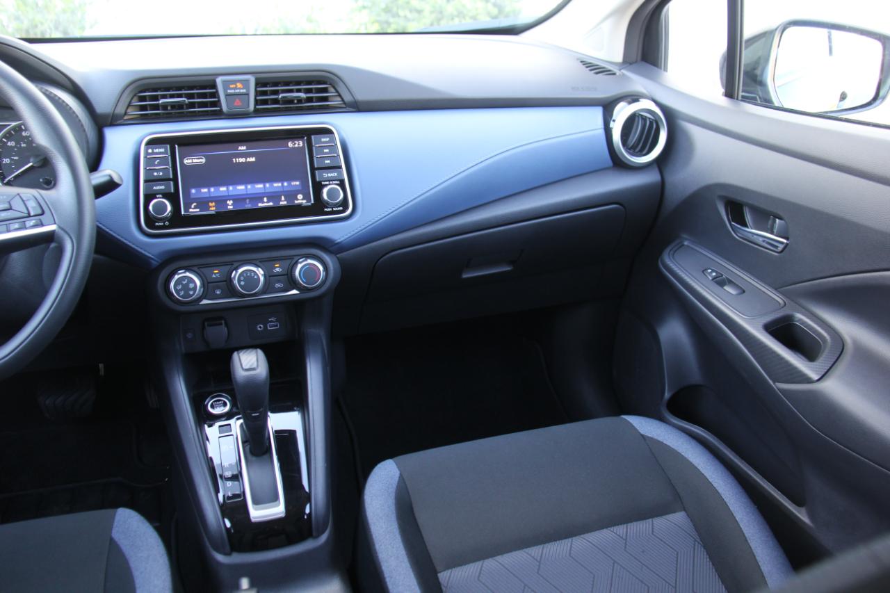 Nissan Versa SV 2025