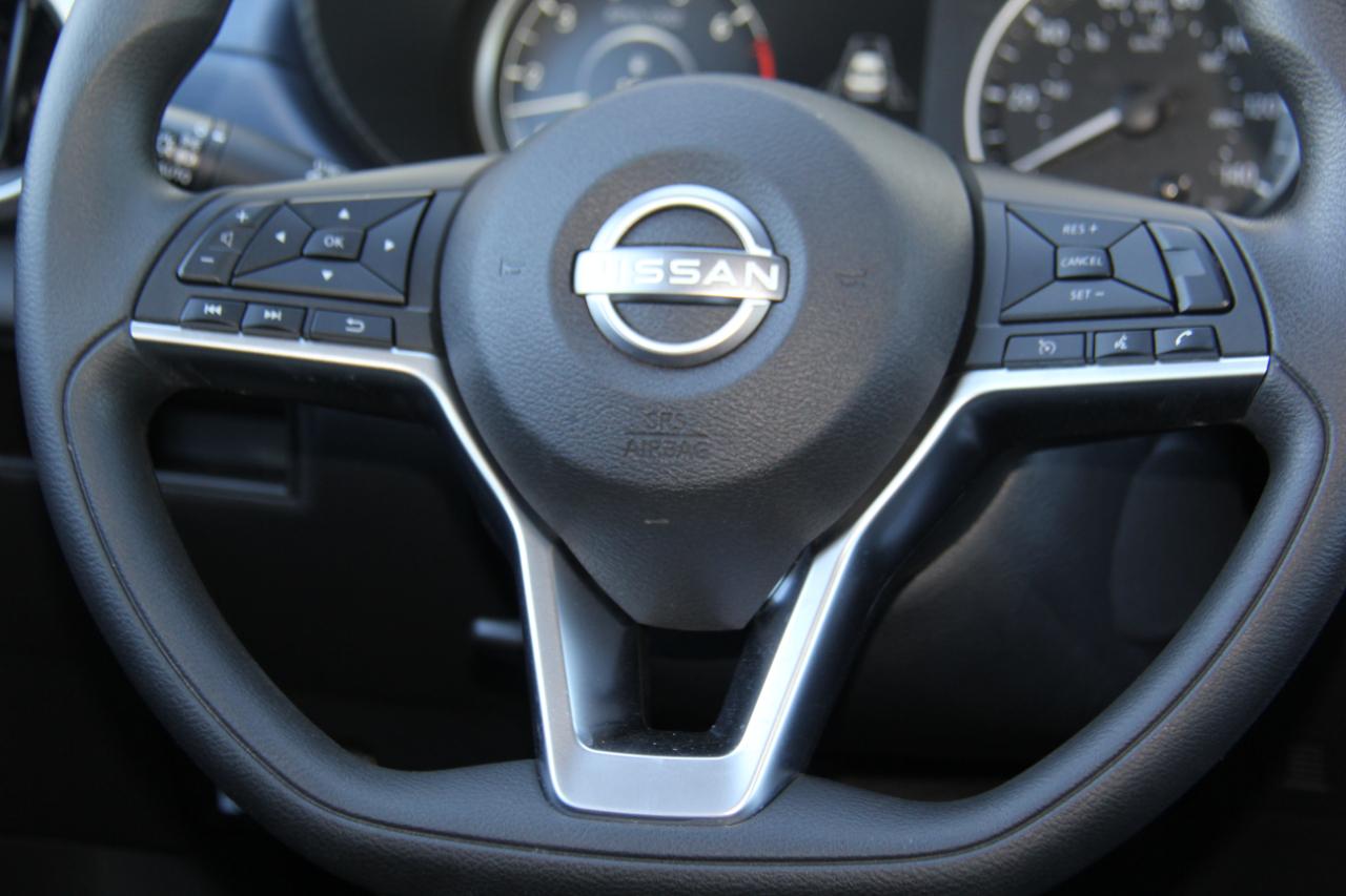Nissan Versa SV 2025
