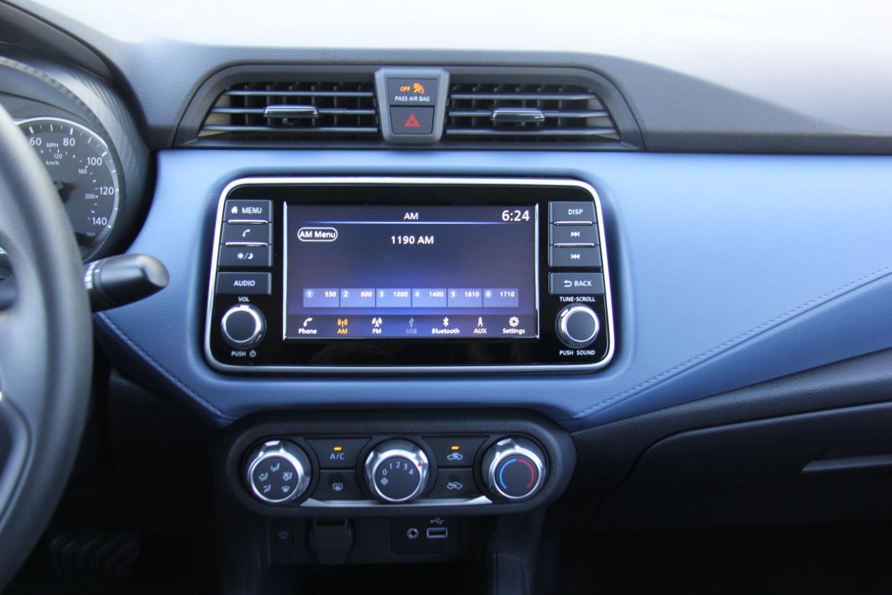 Nissan Versa SV 2025