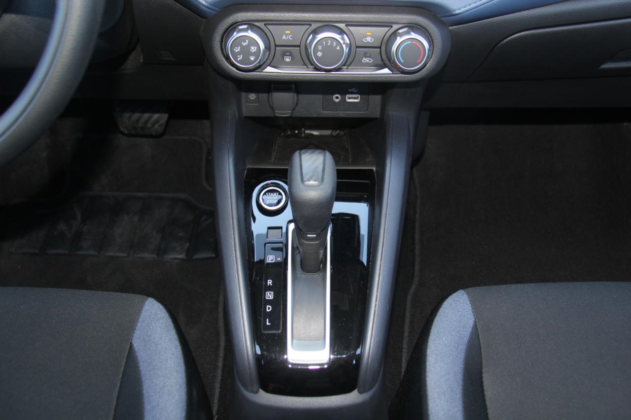 Nissan Versa SV 2025