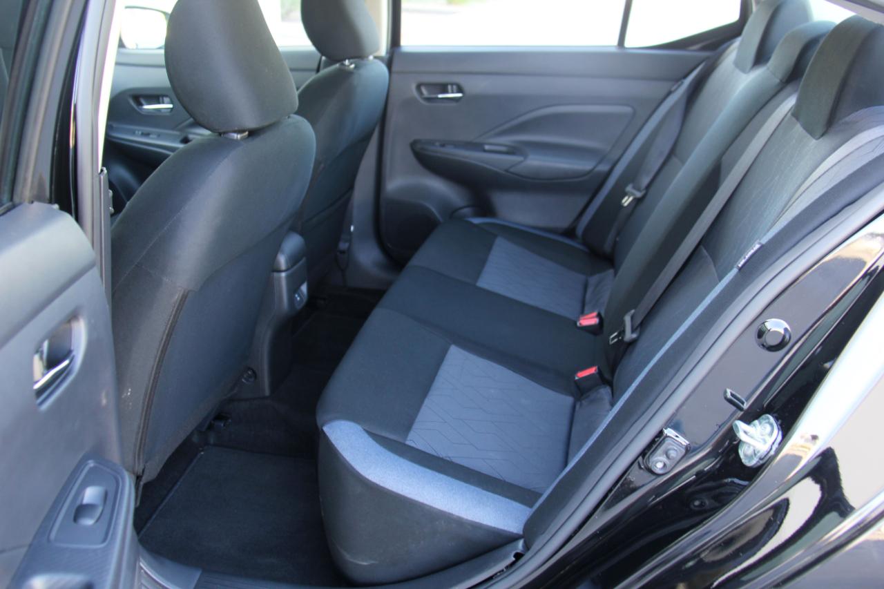 Nissan Versa SV 2025