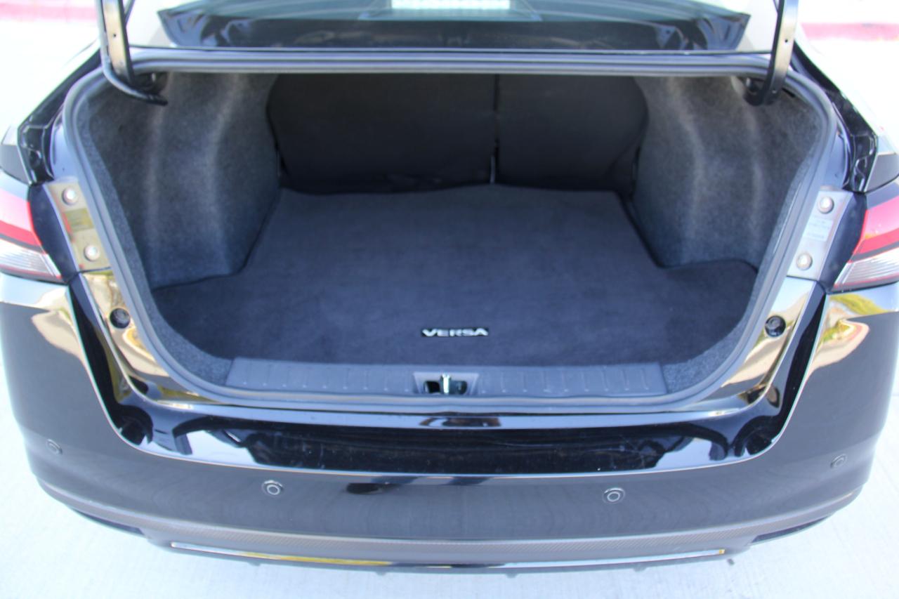 Nissan Versa SV 2025