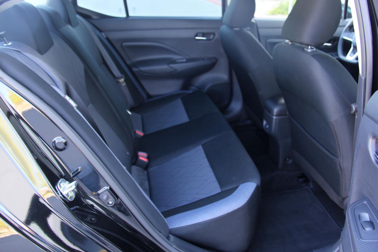 Nissan Versa SV 2025