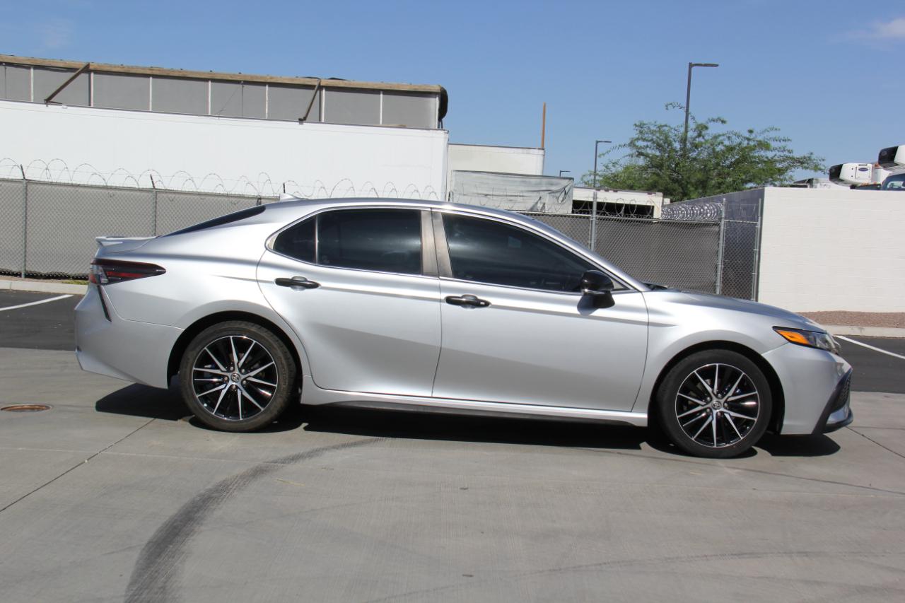 Toyota Camry Hybrid  2022
