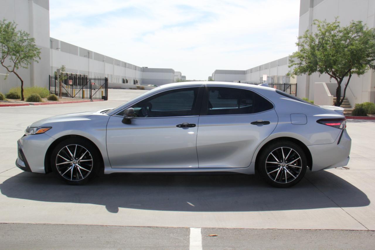 Toyota Camry Hybrid  2022