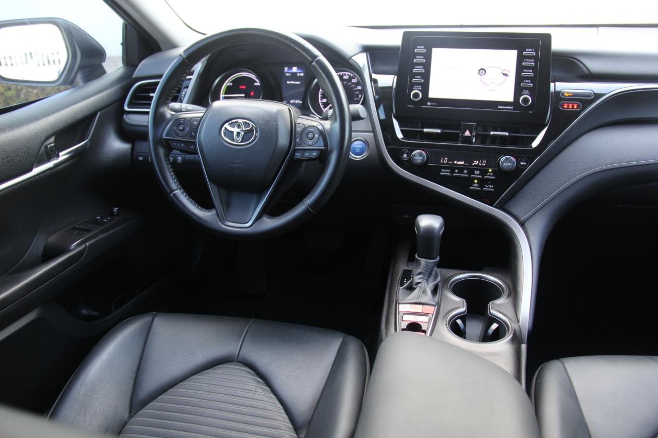 Toyota Camry Hybrid  2022
