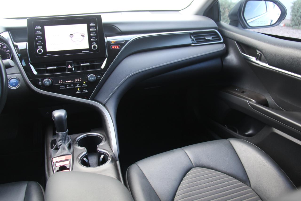Toyota Camry Hybrid  2022